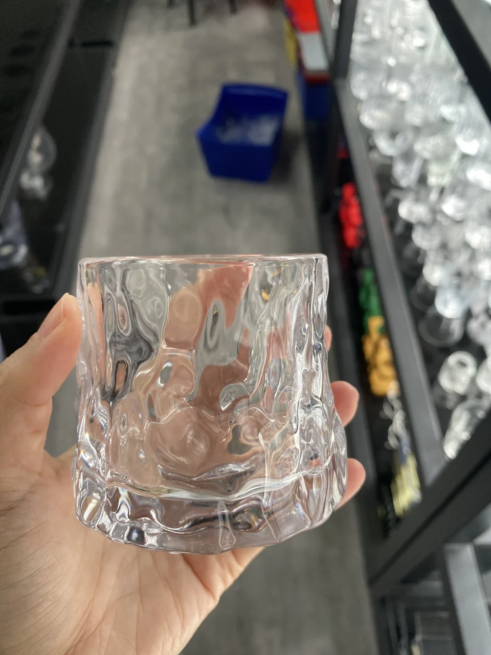 玻璃 旋转威士忌杯