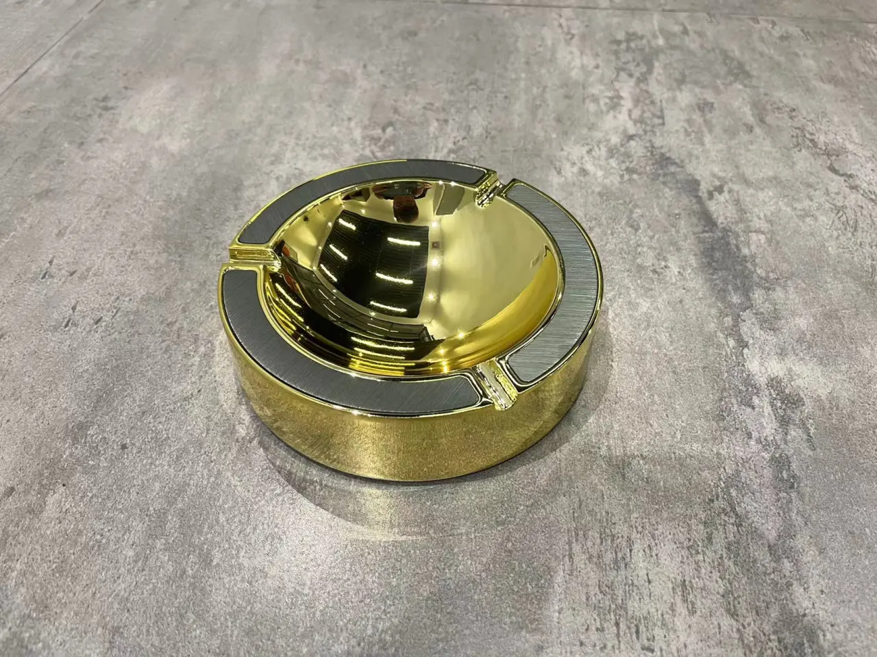 金灰尊雅