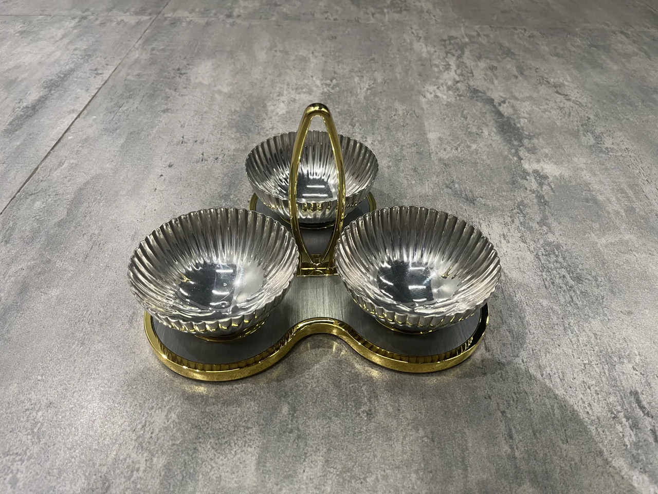 金灰尊雅