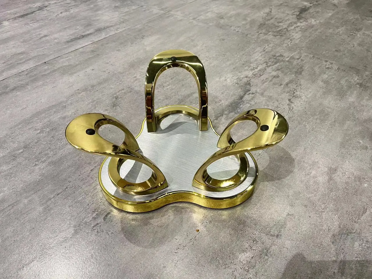 金灰尊雅