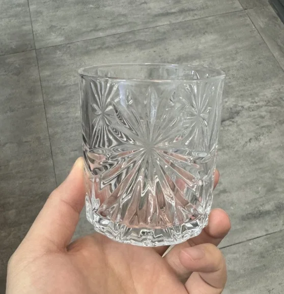 玻璃菊花纹杯
