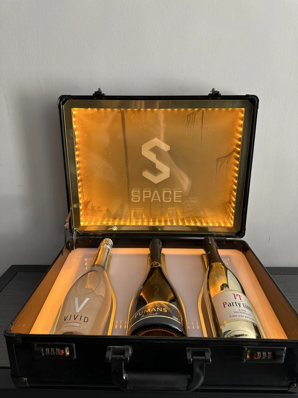 发光出酒箱