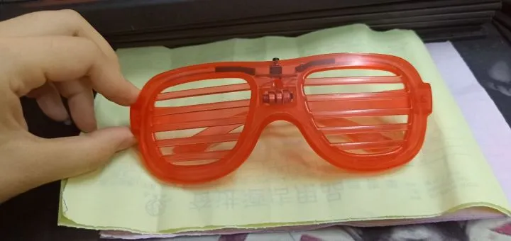 普通百叶窗闪光眼镜