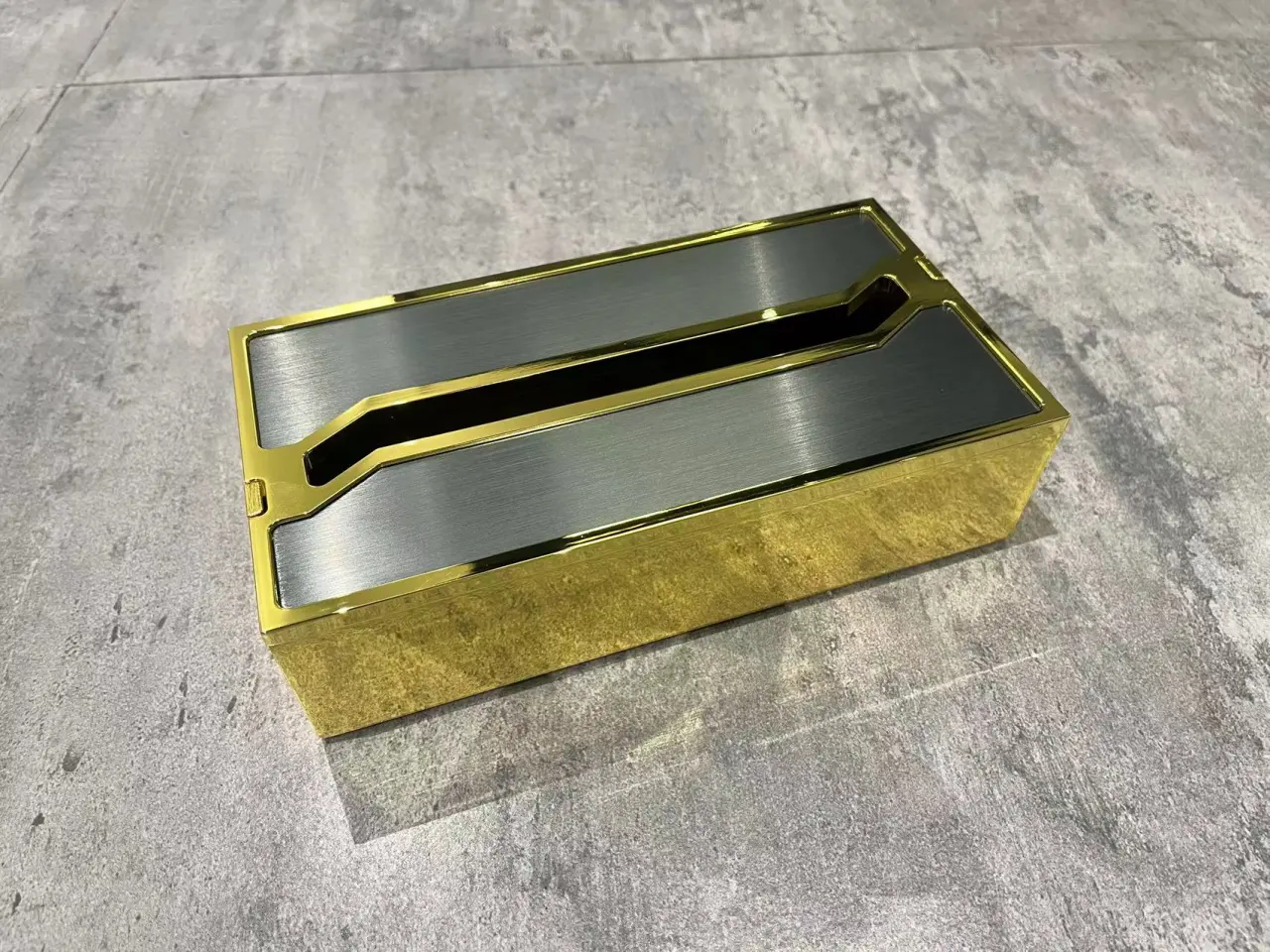 金灰尊雅
