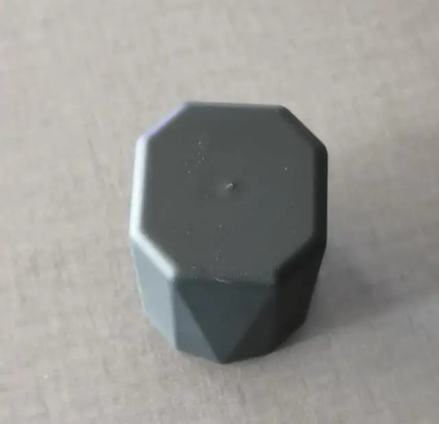 菱柱色盅