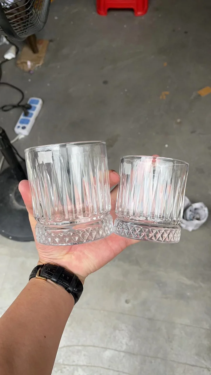 钻底条纹洛杯