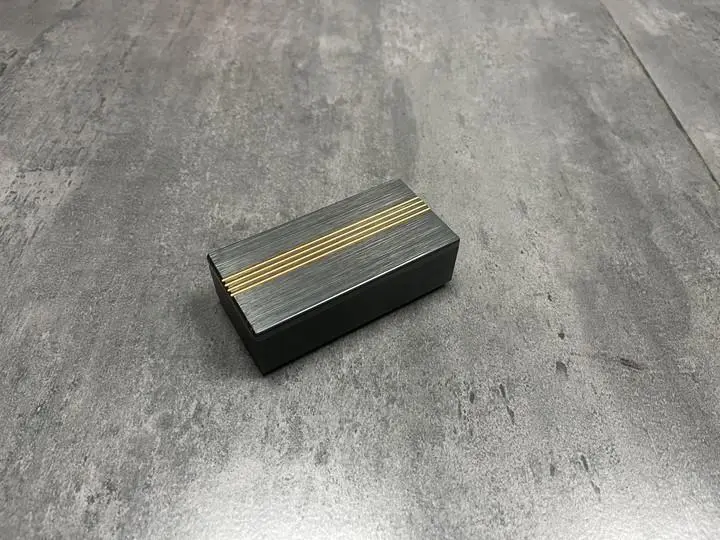 精雕灰金摆台