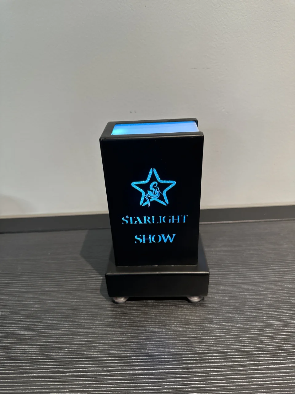 发光VIP预留牌