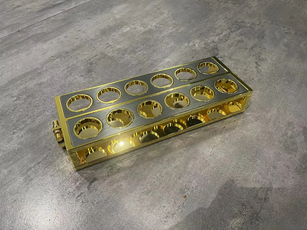金灰尊雅