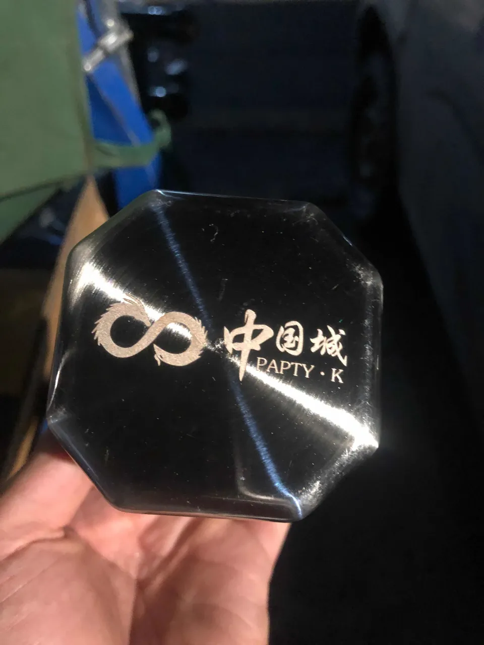 菱柱色盅