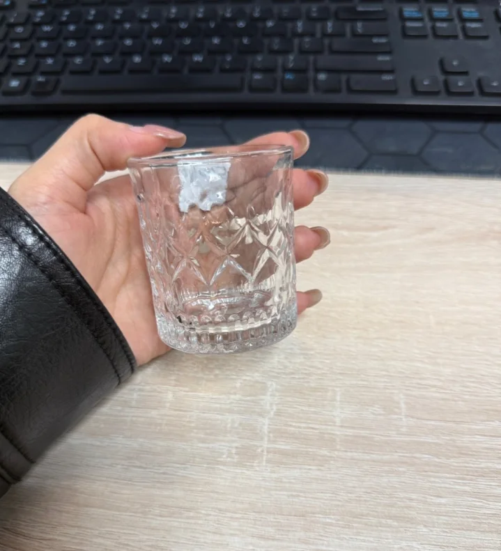玻璃 刻花烈酒杯