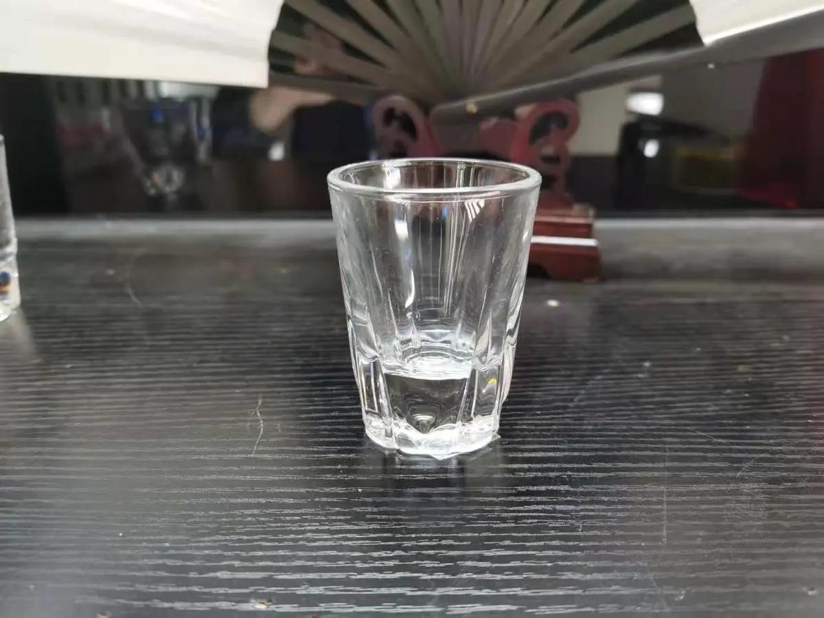 无铅玻璃一口杯