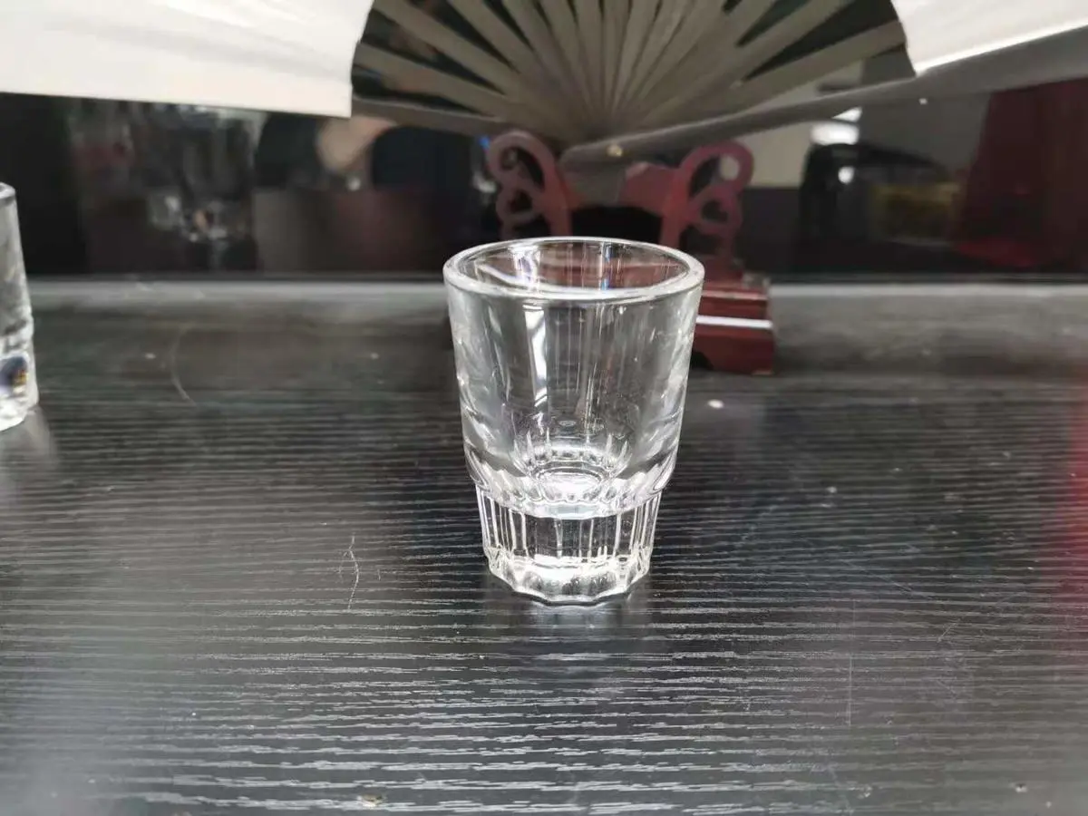 无铅玻璃一口杯