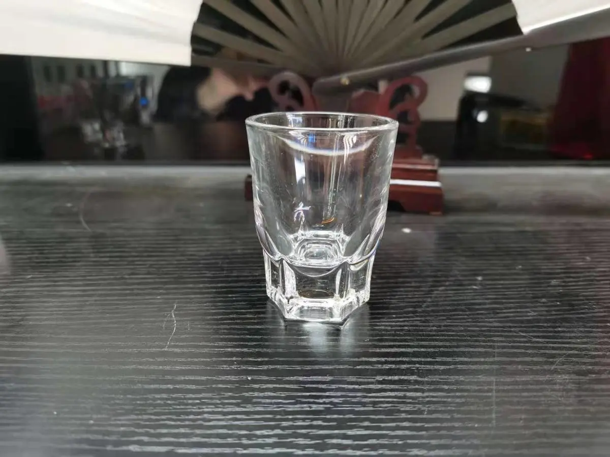 无铅玻璃一口杯