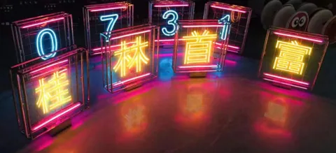 出品发光字 - 铁艺霓虹灯