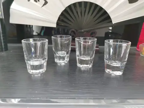 无铅玻璃一口杯