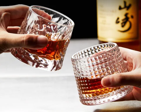 旋转威士忌杯