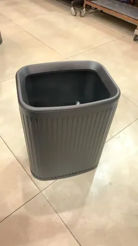 方型竖纹垃圾桶